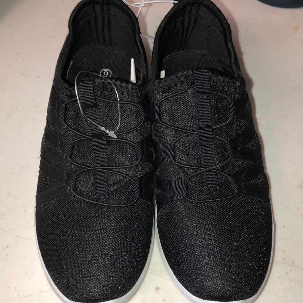 Ladies zone problem slip on black sneakers sz6 new